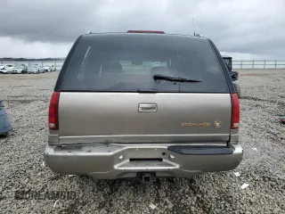 2000 Cadillac Escalade z VIN 1GYEK13RXYR103671, wystawiony jako Copart lot #48146125 z przebiegiem 271 195 mil mil oraz Szkoda całkowita • Salvage title. Historia ofert i sprzedaży dostępna na DreamBid. Obrazek 6.