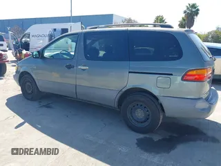 1999 Toyota Sienna LE with VIN 4T3ZF13C1XU097653, listed as a IAAI auction lot 41765274 with 236,625 mi miles. Bid and sale history available at carsss.com. Image 3.
