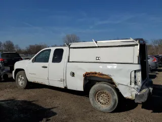 2011 Chevrolet Silverado 1500 LT with VIN 1GCRKSE37BZ422989, listed as a Copart auction lot 49073345 with 198,668 mi miles and Salvage Title. Bid and sale history available at DreamBid. Image 2.