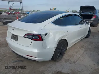 2020 Tesla Model 3 Standard Range Plus z VIN 5YJ3E1EA1LF660611, wystawiony jako IAAI lot #41856495 z przebiegiem 141 086 mil mil oraz . Historia ofert i sprzedaży dostępna na DreamBid. Obrazek 4.
