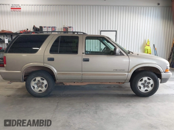 2002 Chevrolet Blazer LS z VIN 1GNDT13WX2K182268, wystawiony jako IAAI lot #41872743 z przebiegiem 135 008 mil mil oraz . Historia ofert i sprzedaży dostępna na DreamBid. Obrazek 13.