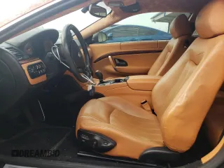 2009 Maserati GranTurismo z VIN ZAMGJ45A790044249, wystawiony jako Copart lot #60431895 z przebiegiem 37 955 mil mil oraz Czysty tytuł • Clean title. Historia ofert i sprzedaży dostępna na DreamBid. Obrazek 7.