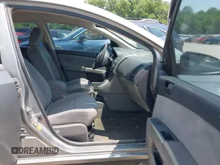 2008 Nissan Sentra S z VIN 3N1AB61E98L666254, wystawiony jako IAAI lot #42412586 z przebiegiem 197 876 mil mil oraz . Historia ofert i sprzedaży dostępna na DreamBid. Obrazek 5.