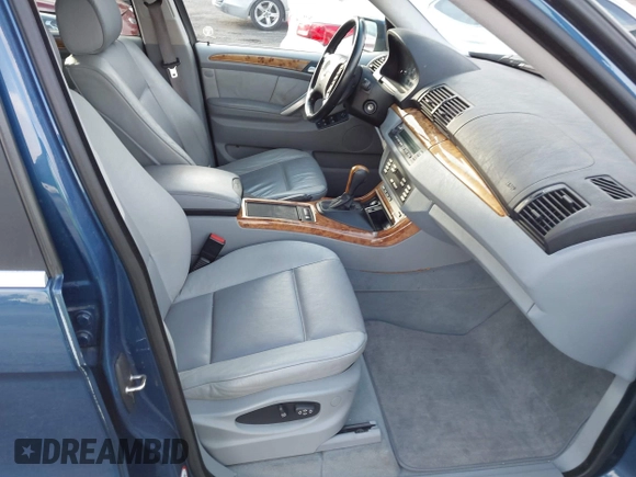 2001 BMW X5 4.4i with VIN WBAFB33501LH24719, listed as a IAAI auction lot 41055076 with 126,530 mi miles. Bid and sale history available at carsss.com. Image 5.