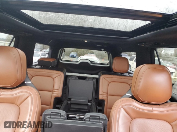 2019 Lincoln Navigator Reserve z VIN 5LMJJ3LT1KEL15753, wystawiony jako Copart lot #49267085 z przebiegiem 59 916 mil mil oraz Szkoda całkowita • Salvage title. Historia ofert i sprzedaży dostępna na DreamBid. Obrazek 10.