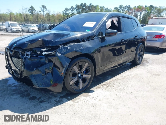 2024 BMW iX M60 z VIN WB533CF06RCN40621, wystawiony jako IAAI lot #42005612 z przebiegiem 11 051 mil mil oraz . Historia ofert i sprzedaży dostępna na DreamBid. Obrazek 19.