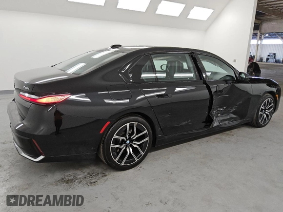 2024 BMW 7 Series 740i xDrive with VIN WBA33EH07RCR75237, listed as a Copart auction lot 88346565 with 15,666 mi miles and Clean Title. Bid and sale history available at carsss.com. Image 3.