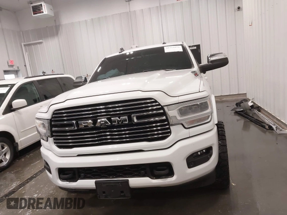 2019 Ram 2500 Laramie z VIN 3C6UR5FL7KG657180, wystawiony jako IAAI lot #41714476 z przebiegiem 97 334 mil mil oraz . Historia ofert i sprzedaży dostępna na DreamBid. Obrazek 13.