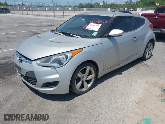 2012 Hyundai Veloster w/Gray Int z VIN KMHTC6ADXCU049918, wystawiony jako IAAI lot #42195897 z przebiegiem 206 033 mil mil oraz . Historia ofert i sprzedaży dostępna na DreamBid. Obrazek 2.