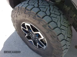 2023 Ford Bronco z VIN 1FMEE5DP8PLA91454, wystawiony jako IAAI lot #42805631 z przebiegiem 49 354 mil mil oraz . Historia ofert i sprzedaży dostępna na DreamBid. Obrazek 18.
