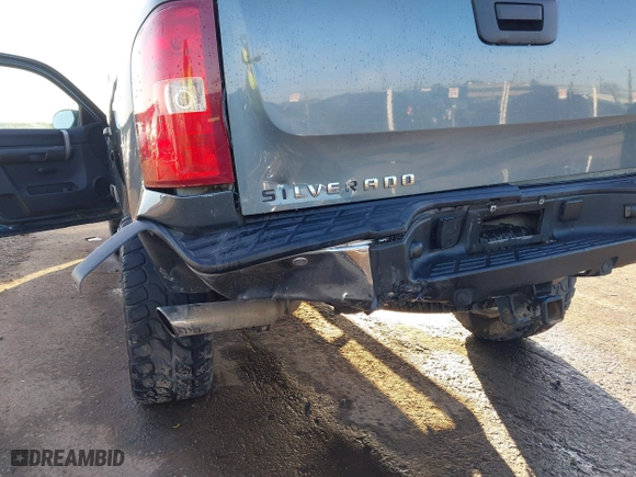 2008 Chevrolet Silverado 1500 LTZ with VIN 3GCEK13M08G177952, listed as a IAAI auction lot 41774023 with 119,807 mi miles. Bid and sale history available at carsss.com. Image 6.