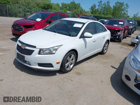 2014 Chevrolet Cruze 2LT z VIN 1G1PE5SBXE7168795, wystawiony jako IAAI lot #42285484 z przebiegiem 104 317 mil mil oraz . Historia ofert i sprzedaży dostępna na DreamBid. Obrazek 2.