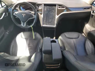 2014 Tesla Model S 60 z VIN 5YJSA1S19EFP56100, wystawiony jako Copart lot #62331725 z przebiegiem Nie podano mil oraz Szkoda całkowita • Salvage title. Historia ofert i sprzedaży dostępna na DreamBid. Obrazek 8.