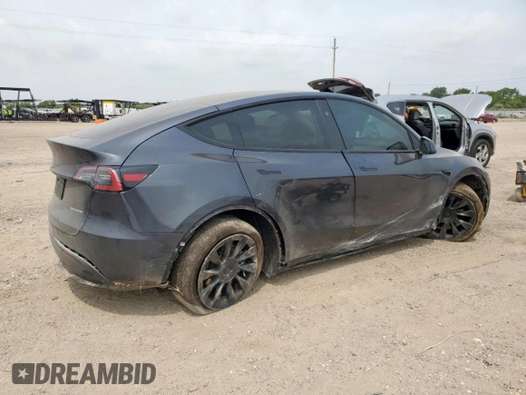 2024 Tesla Model Y Long Range with VIN 7SAYGDEE2RA287446, listed as a Copart auction lot 57640895 with 27,932 mi miles and Salvage title. Bid and sale history available at DreamBid. Image 3.