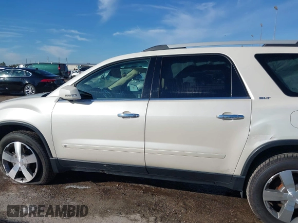 2010 GMC Acadia SLT1 with VIN 1GKLVMED0AJ167282, listed as a IAAI auction lot 41227299 with 121,293 mi miles. Bid and sale history available at carsss.com. Image 13.