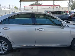 2012 Lexus ES 330 z VIN JTHBK1EGXC2495247, wystawiony jako IAAI lot #42398001 z przebiegiem 135 058 mil mil oraz . Historia ofert i sprzedaży dostępna na DreamBid. Obrazek 14.