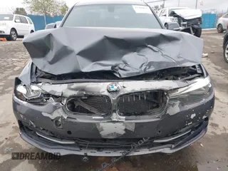 2016 BMW 3 Series 328i z VIN WBA8E9G53GNT85817, wystawiony jako IAAI lot #41765637 z przebiegiem 130 719 mil mil oraz . Historia ofert i sprzedaży dostępna na DreamBid. Obrazek 12.