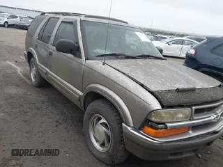 2000 Chevrolet Blazer LT z VIN 1GNDT13WXY2214421, wystawiony jako IAAI lot #41525220 z przebiegiem Nie podano mil oraz . Historia ofert i sprzedaży dostępna na DreamBid. Obrazek 1.