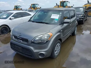 2013 Kia Soul with VIN KNDJT2A51D7622685, listed as a IAAI auction lot 42114664 with 96,453 mi miles. Bid and sale history available at carsss.com. Image 2.