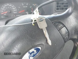2003 Ford F-250 XL с VIN 1FTNX20P33EB84979, выставлен на аукционе IAAI как лот 42322784 с пробегом 185 952 миль миль и . История ставок и продаж доступна на DreamBid. Изображение 11.