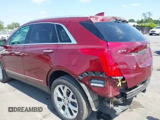 2017 Cadillac XT5 Luxury FWD z VIN 1GYKNBRS3HZ293677, wystawiony jako IAAI lot #42043025 z przebiegiem 89 975 mil mil oraz . Historia ofert i sprzedaży dostępna na DreamBid. Obrazek 20.