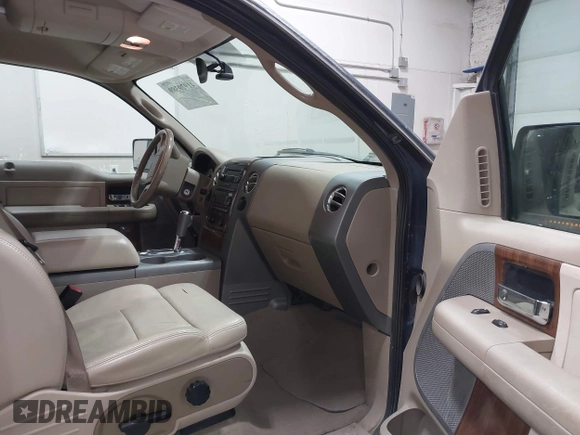 2004 Ford F-150 XLT with VIN 1FTPX14524NB84856, listed as a IAAI auction lot 41929389 with 207,151 mi miles. Bid and sale history available at carsss.com. Image 5.