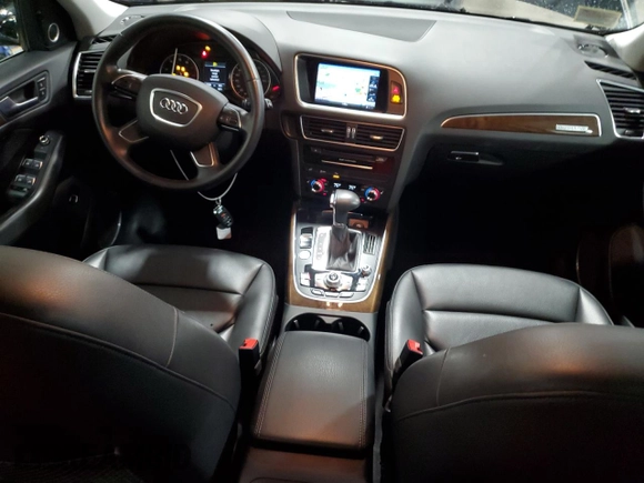 2017 Audi Q5 Premium Plus z VIN WA1L2AFP4HA015764, wystawiony jako Copart lot #56196495 z przebiegiem 77 205 mil mil oraz Szkody całkowita. Historia ofert i sprzedaży dostępna na DreamBid. Obrazek 8.