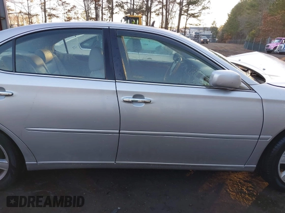 2005 Lexus ES 330 with VIN JTHBA30G355067558, listed as a IAAI auction lot 41273706 with 202,361 mi miles. Bid and sale history available at carsss.com. Image 13.