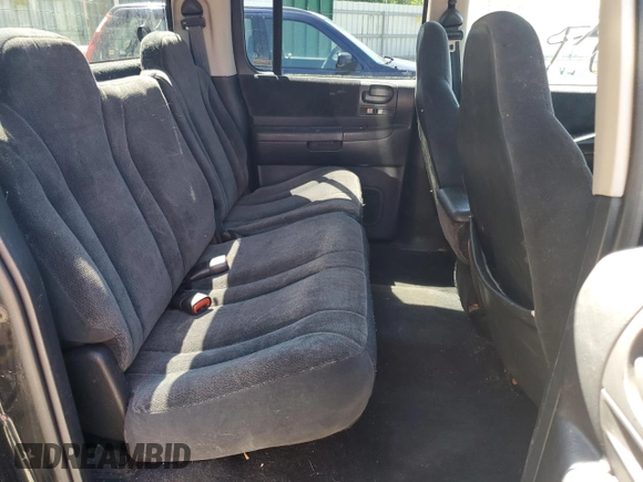 2001 Dodge Dakota Sport z VIN 1B7GG2AN81S113605, wystawiony jako Copart lot #58990065 z przebiegiem 243 919 mil mil oraz Czysty tytuł • Clean title. Historia ofert i sprzedaży dostępna na DreamBid. Obrazek 10.