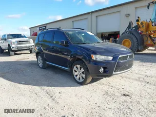 2011 Mitsubishi Outlander SE with VIN JA4AS3AW9BU017176, listed as a IAAI auction lot 41225424 with 188,497 mi miles. Bid and sale history available at carsss.com. Image 1.