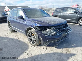 2022 Volkswagen Tiguan SEL R-Line with VIN 3VV4B7AX6NM050942, listed as a IAAI auction lot 41067353 with 38,634 mi miles. Bid and sale history available at carsss.com. Image 1.