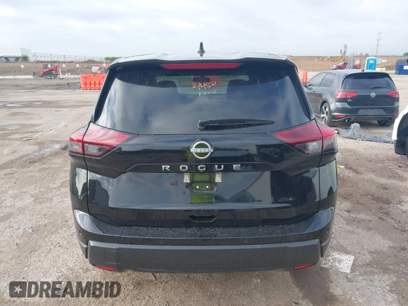 2024 Nissan Rogue S z VIN 5N1BT3AA7RC728592, wystawiony jako IAAI lot #42117877 z przebiegiem 25 299 mil mil oraz . Historia ofert i sprzedaży dostępna na DreamBid. Obrazek 17.