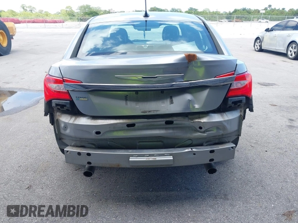 2014 Chrysler 200 Touring z VIN 1C3CCBBG3EN115295, wystawiony jako IAAI lot #42016271 z przebiegiem 201 749 mil mil oraz . Historia ofert i sprzedaży dostępna na DreamBid. Obrazek 6.