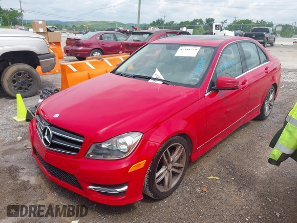 2014 Mercedes-Benz C 250 Sport z VIN WDDGF4HB9EA938841, wystawiony jako IAAI lot #42388729 z przebiegiem 182 422 mil mil oraz . Historia ofert i sprzedaży dostępna na DreamBid. Obrazek 21.