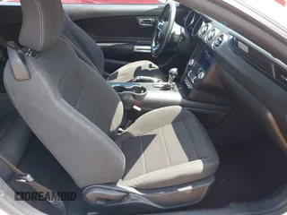 2016 Ford Mustang V6 z VIN 1FATP8EM7G5292011, wystawiony jako IAAI lot #42635923 z przebiegiem 85 719 mil mil oraz . Historia ofert i sprzedaży dostępna na DreamBid. Obrazek 5.