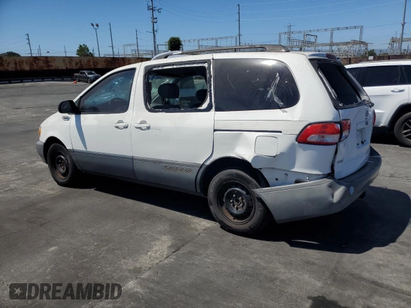 2002 Toyota Sienna CE with VIN 4T3ZF19C62U485929, listed as a Copart auction lot 67965094 with 182,387 mi miles and Salvage Title. Bid and sale history available at carsss.com. Image 2.