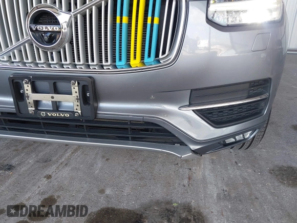 2016 Volvo XC90 T6 Inscription with VIN YV4A22PLXG1014855, listed as a IAAI auction lot 42150318 with 109,614 mi miles. Bid and sale history available at carsss.com. Image 6.