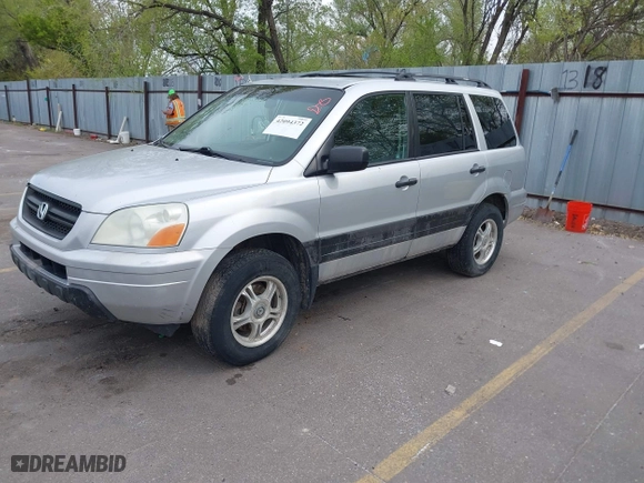 2005 Honda Pilot LX with VIN 2HKYF18105H556470, listed as a IAAI auction lot 42094372 with 266,089 mi miles. Bid and sale history available at carsss.com. Image 2.