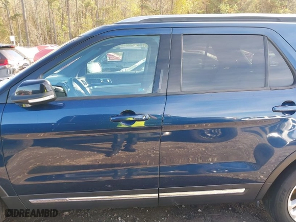2017 Ford Explorer XLT with VIN 1FM5K7D87HGA71445, listed as a IAAI auction lot 40792246 with 163,030 mi miles. Bid and sale history available at carsss.com. Image 14.