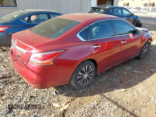 2013 Nissan Altima 2.5 S with VIN 1N4AL3AP3DC918313, listed as a IAAI auction lot 41922755 with 211,236 mi miles and . Bid and sale history available at carsss.com. Image 4.
