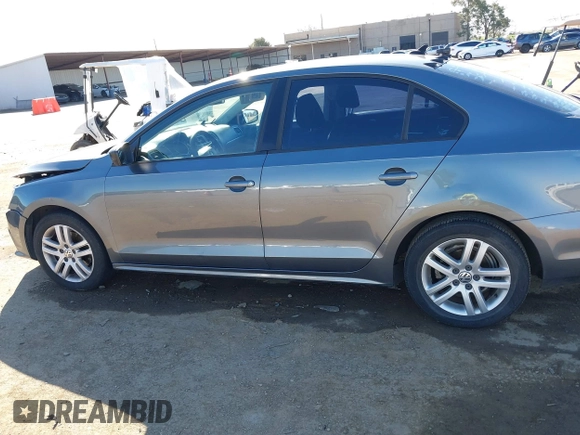 2015 Volkswagen Jetta Sedan 2.0L TDI SEL with VIN 3VWLA7AJ4FM233246, listed as a IAAI auction lot 41692861 with 181,623 mi miles. Bid and sale history available at carsss.com. Image 14.