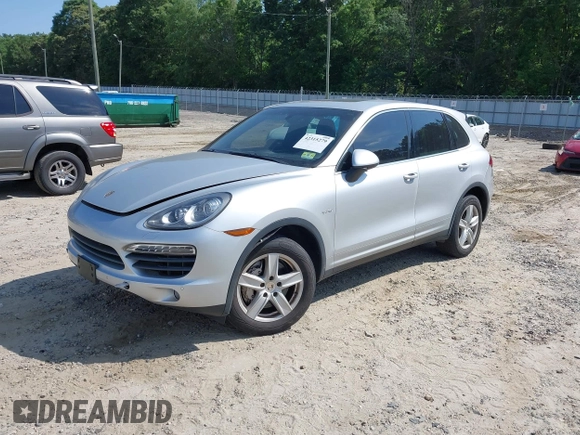 2012 Porsche Cayenne S Hybrid z VIN WP1AE2A20CLA92424, wystawiony jako IAAI lot #42315279 z przebiegiem 129 119 mil mil oraz . Historia ofert i sprzedaży dostępna na DreamBid. Obrazek 2.
