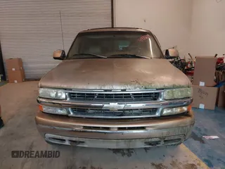 2000 Chevrolet Suburban LT with VIN 3GNFK16T0YG117085, listed as a IAAI auction lot 41982114 with 480,627 mi miles. Bid and sale history available at carsss.com. Image 6.