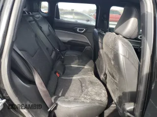2023 Jeep Compass Latitude z VIN 3C4NJDBN4PT544548, wystawiony jako Copart lot #47981135 z przebiegiem 21 335 mil mil oraz Szkoda całkowita • Salvage title. Historia ofert i sprzedaży dostępna na DreamBid. Obrazek 11.