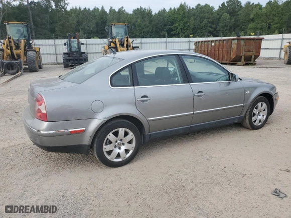 2003 Volkswagen Passat GLX with VIN WVWRH63B63E304098, listed as a Copart auction lot 71213254 with 41,925 mi miles and Salvage Title. Bid and sale history available at carsss.com. Image 3.