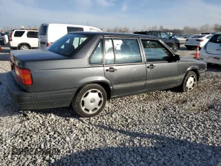 1995 Volvo 900 z VIN YV1JS8316S3193042, wystawiony jako Copart lot #81591334 z przebiegiem 142 347 mil mil oraz Szkody całkowita. Historia ofert i sprzedaży dostępna na DreamBid. Obrazek 3.