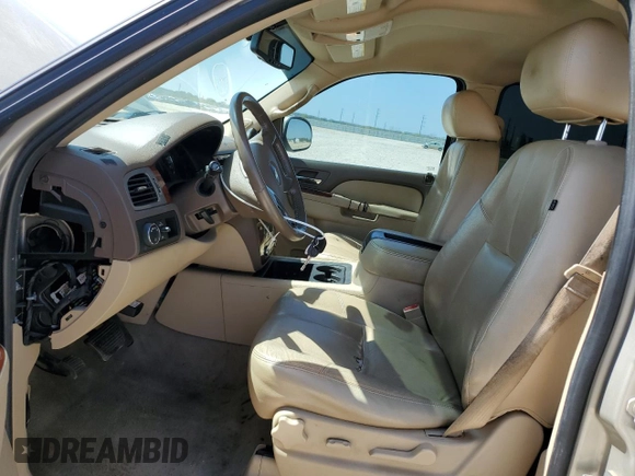 2014 Chevrolet Suburban LT with VIN 1GNSCJE09ER149368, listed as a Copart auction lot 50401175 with 207,607 mi miles and Salvage Title. Bid and sale history available at carsss.com. Image 7.