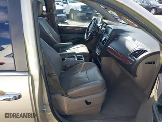 2011 Chrysler Town & Country Touring-L with VIN 2A4RR8DG1BR676754, listed as a IAAI auction lot 41644384 with 191,875 mi miles. Bid and sale history available at carsss.com. Image 5.