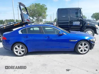 2018 Jaguar XE 25t Premium with VIN SAJAD4FX7JCP24113, listed as a IAAI auction lot 41984954 with 91,318 mi miles. Bid and sale history available at carsss.com. Image 13.