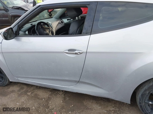 2015 Hyundai Veloster RE:FLEX with VIN KMHTC6AD8FU233646, listed as a IAAI auction lot 41719338 with 171,110 mi miles. Bid and sale history available at carsss.com. Image 14.